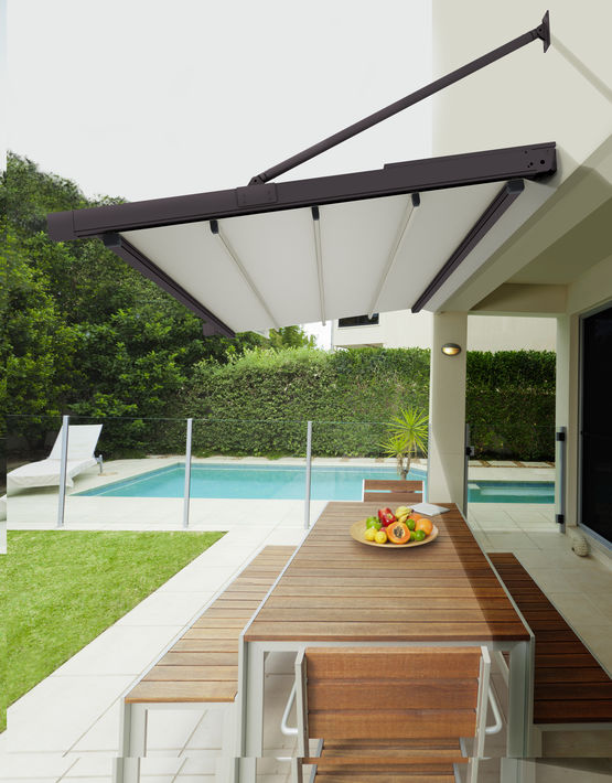 Auvent en aluminium à store rétractable | T4 - Marquises et auvents