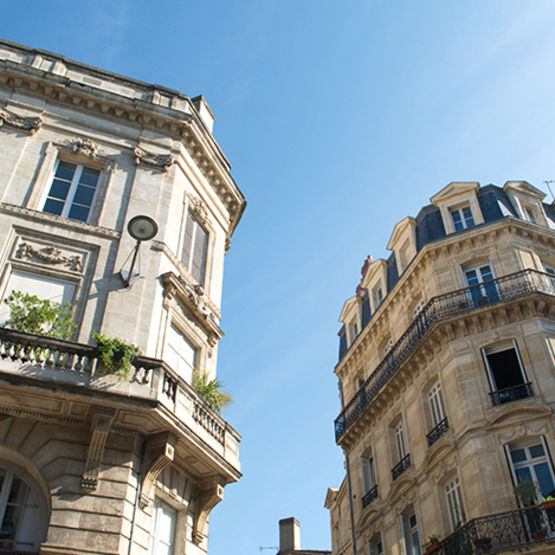  Badigeon à la chaux naturelle pour façades historiques | LEGASTYL - Revêtements épais et semi-épais (RPE, RSE et RME)
