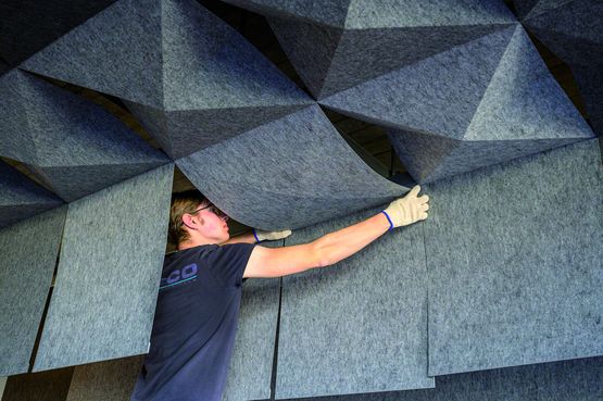  Baffles acoustiques en feutre dépliées en origami | HeartFelt Origami - HUNTER DOUGLAS PRODUITS ARCHITECTURAUX FRANCE