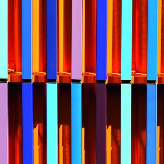 Baguettes brise-soleil monolithe en terre cuite émaillée colorée | Autan XL - Brise-soleil à lames fixes