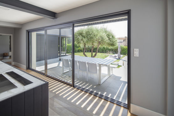 Baie coulissante aluminium 70 mm à performances énergétiques optimisées | CUZCO - Série 712 - PROFILS SYSTÈMES