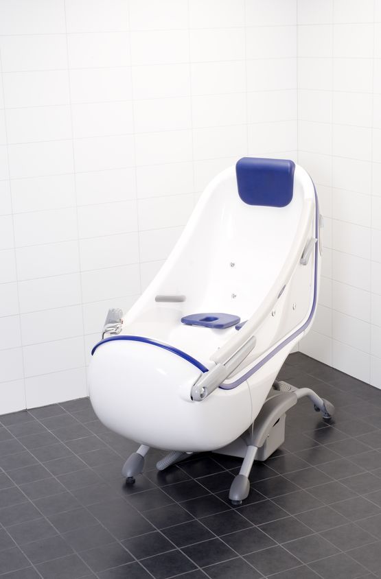 Baignoire ergonomique à hauteur variable | Parker - produit présenté par ARJO