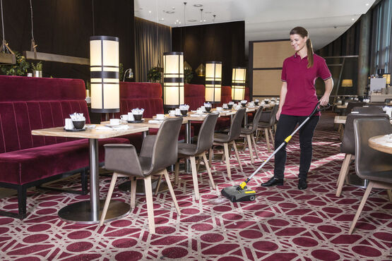 Balai électrique avec brosse-rouleau | EB 30/1 Li-Ion  - produit présenté par KARCHER SA