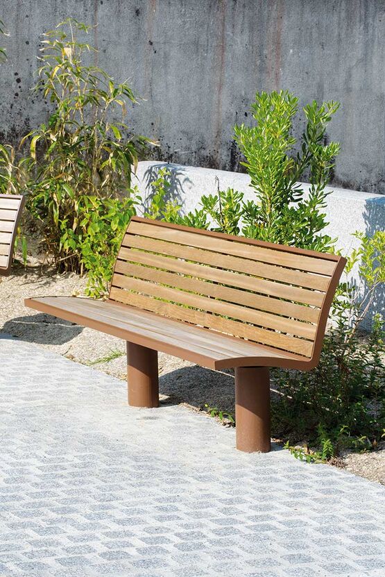 Banc à dossier avec assise en frêne | Denver bois - AREA