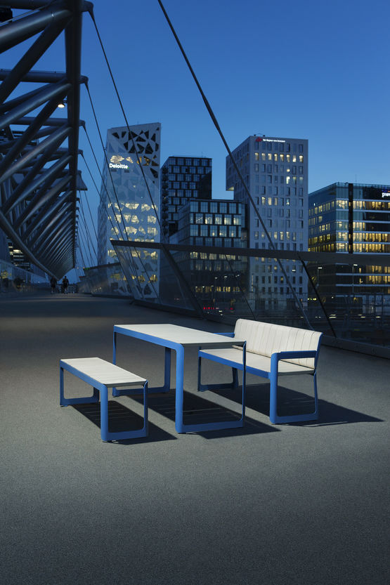 Banc AIR 1640 mm en acier galvanisé peint | Vestre Réf. 3217.900 - produit présenté par PRO URBA