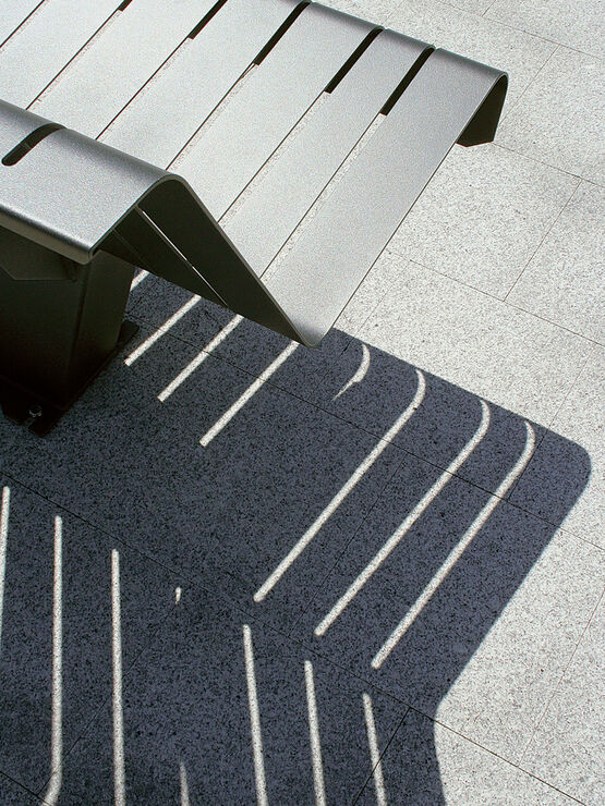  Banc banquette et fauteuil d&#039;extérieur en acier | Lia - Banc public