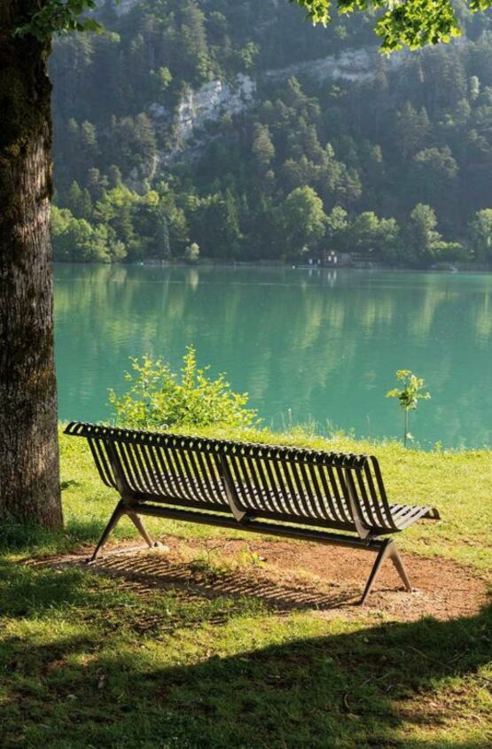 Banc en acier à lames verticales | Banc Lisbonne - produit présenté par AREA