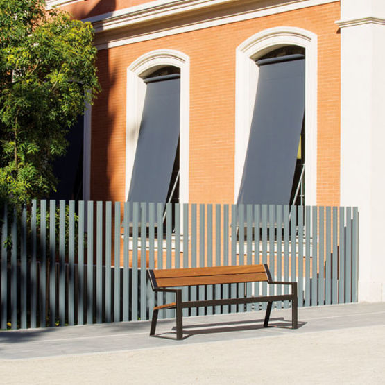  Banc en acier avec assise et dossier en bois exotique | Berlin - AREA