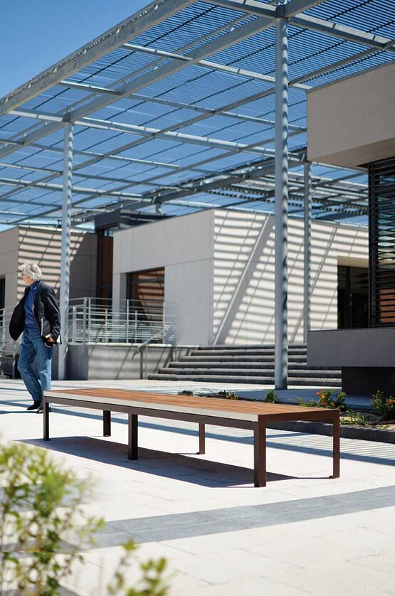 Bancs avec assise bois | Bancs Bologne- produit présenté par AREA
