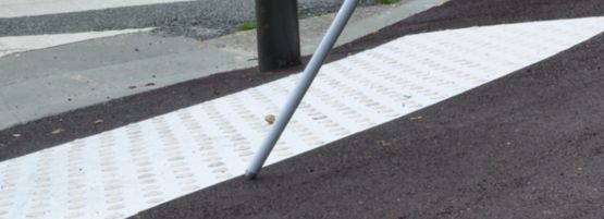  Bande d’éveil de vigilance polyvalente pour déficients visuels | AXILINE - AXIMUM