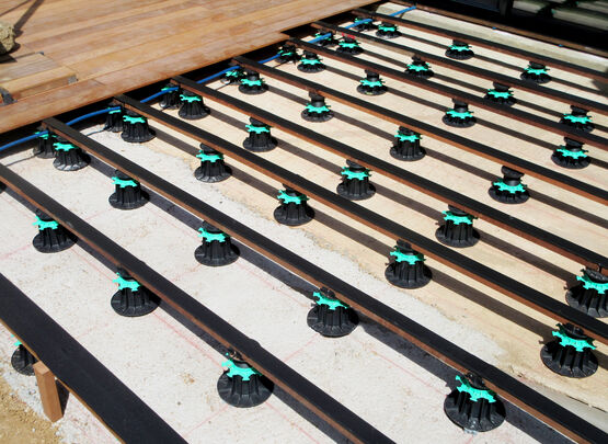 Bandes de protection lambourde - produit présenté par JOUPLAST