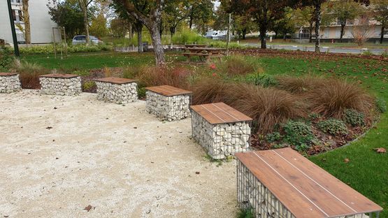  Banquette gabion pierre sans dossier, structure métal et compact haute résistance | Gamme Compact - Banc public