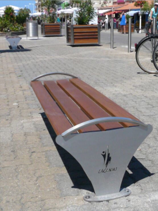 Banquette urbaine | Banquette Goélette en acier inoxydable et bois pour aménagement extérieur