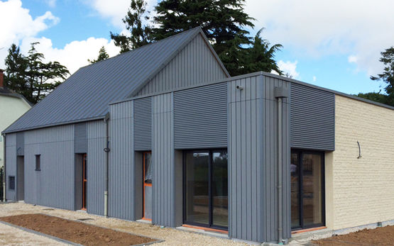 bardage d'aspect claire-voie en bois reconstitué sous atex | clad 4