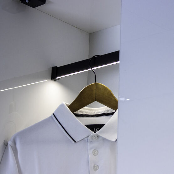  Barres de penderie avec éclairage intégré et avec profil à section rectangulaire | LIFT LED et RELING LED  - HLT SP. Z O.O.