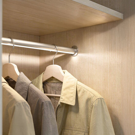  Barres de penderie avec éclairage intégré et avec profil à section rectangulaire | LIFT LED et RELING LED  - Structures lumineuses
