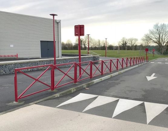 Barrière de ville Mérignac grillagée - produit présenté par NORMEQUIP