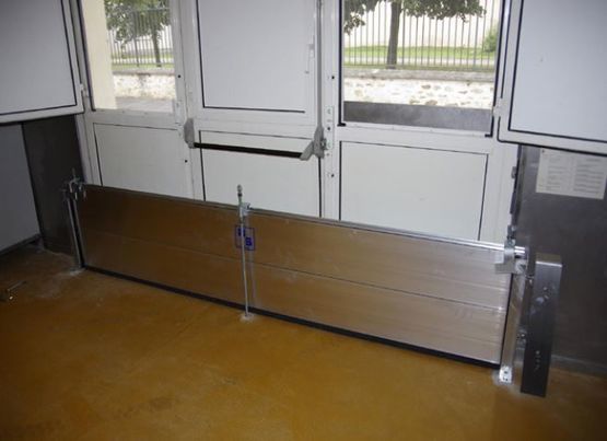 Barrière étanche anti-inondation batardeau FM Approved | 2LP ESH/LN - produit présenté par 2 L'EAU PROTECTION
