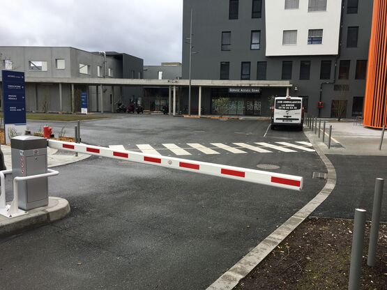  Barrière levante haute performance pour le contrôle d’accès véhicules - SERVIACOM-PROACCESS