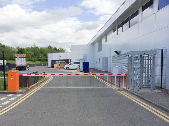 Barrière levante motorisée 8 à 12 m | BL 41 - produit présenté par AUTOMATIC SYSTEMS