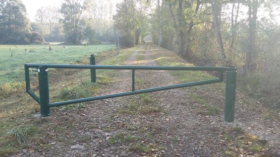 Barrière pivotante | Grande largeur renforcée à clé prisonnière