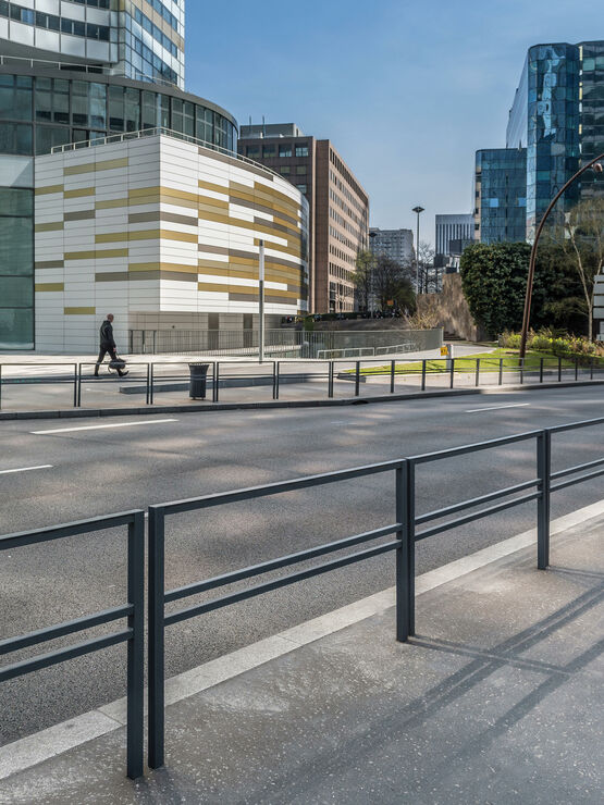  Barrières de ville en acier thermolaqué | Tiby - UNIVERS & CITÉ