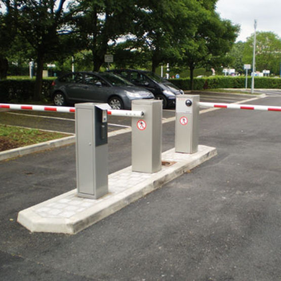 Barrière levante automatique de parking avec lisse latérale jusqu'à 3,8 m -  La Barrière Automatique 