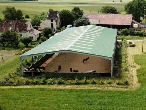 Bâtiment acier galvanisé, idéal activités équestres - 20,6x48x5m - produit présenté par BATIMENTSMOINSCHERS.COM/ C2I COMMERCE SARL
