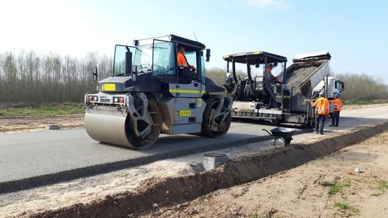 Béton compacté avec liant hydraulique décarboné | Rolltec bicouche - produit présenté par LAFARGE HOLCIM CIMENTS