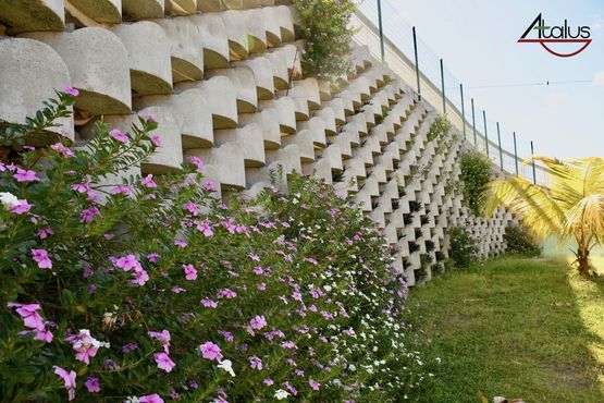Bloc béton pour mur de soutènement végétalisé  de 4 à 24 m de hauteur avec massif renforcé | Atalus 120 - produit présenté par ATALUS