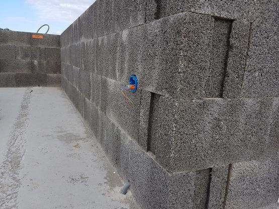  Bloc coffrant isolant en béton aggloméré bois-ciment  | ISOLABLOC SI - Bloc béton de bois