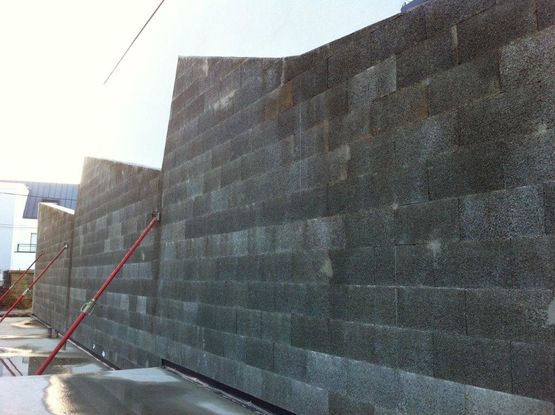 Bloc coffrant isolant en béton aggloméré bois-ciment  | ISOLABLOC SI - produit présenté par ISOLABLOC