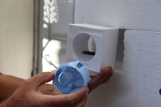  Bloc de montage électrique pour encastrement en ITE | ISODEP011 - Quincaillerie, accessoires de fixation, boulonnerie, visserie, clouterie