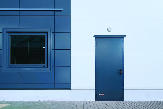 Bloc-porte technique antieffration en tôle acier galvanisé sur bâti métallique à un vantail  | PMT antieffraction