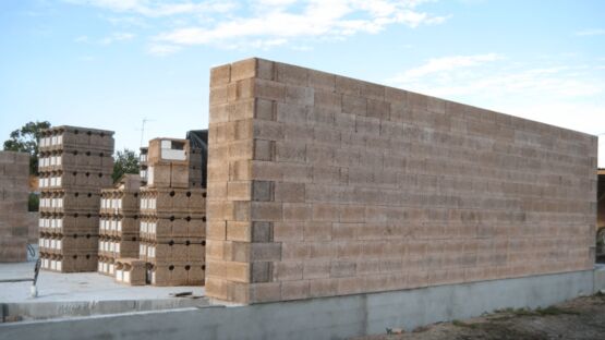  Blocs à bancher isolants en bois-ciment | Fixolite Classique avec isolant interne  - FIXOLITE