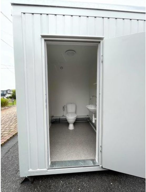  Blocs ou modules sanitaires 5&#039; et 8&#039; pour chantiers, industries et évènementiel  - EUROPBOX CONTAINERHANDEL GMBH