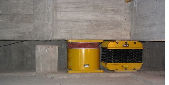  Boîtes à ressorts amorties pour isolation vibratoire en zone sismique - Systèmes antivibratoires