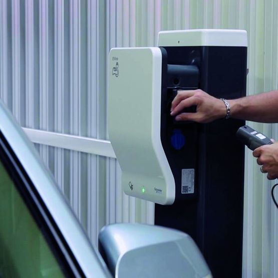 Borne de recharge avec suivi et comptage pour véhicules électriques | EVlink Smart Wallbox