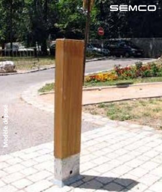 Borne de voirie en bois | Borne bois 200 × 100 mm sur structure métallique galvanisée