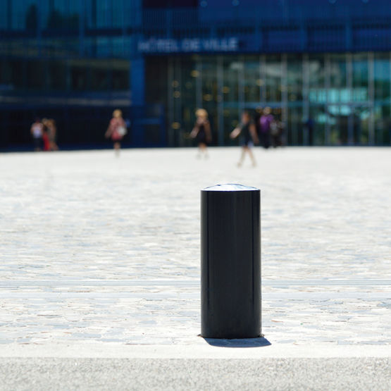  Borne en acier laqué et inox poli | Borne Zenith - AREA