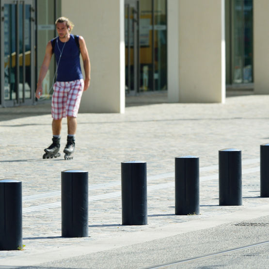  Borne en acier laqué et inox poli | Borne Zenith - Borne et potelet