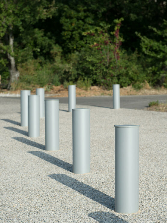  Bornes et potelets en acier thermolaqué | Tiby - UNIVERS & CITÉ