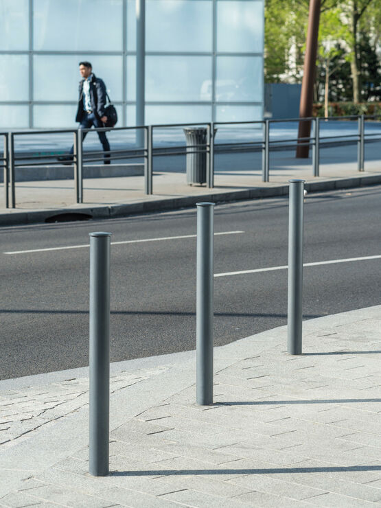  Bornes et potelets en acier thermolaqué | Tiby - Borne et potelet