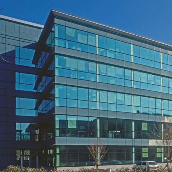 Brise-soleil aluminium pour façades vitrées | Brise-soleil KALUMEN - KAWNEER