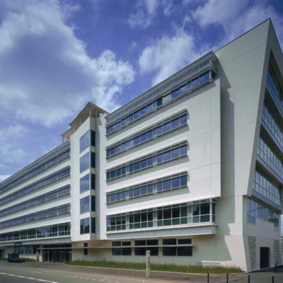 Brise-soleil aluminium pour façades vitrées | Brise-soleil KALUMEN - Brise-soleil à lames fixes