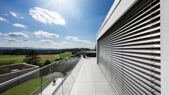  Brise-soleil orientable à lamelles reliées type Z | VR 70 / VR 90 / VR 90 W  - SCHENKER STORES