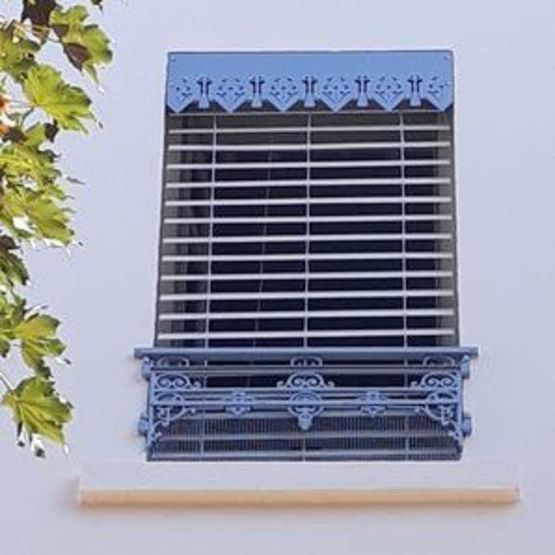  Brise-soleil orientable à lames en pin et chaînes et clips en Inox | Jalousie Lyonnaise - BIER - STORES DE TOURNUS