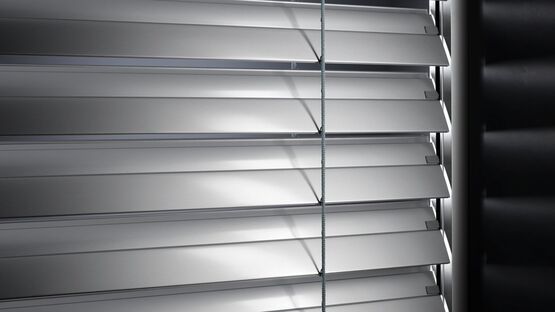  Brise-soleil orientable métallique à lamelles reliées | MV 90  - Brise-soleil à lames orientables