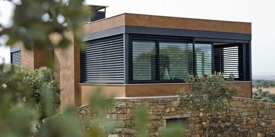 Brise-soleil orientable polyvalent et au design unique | Grinotex / Grinotex Sinus - produit présenté par GRIESSER