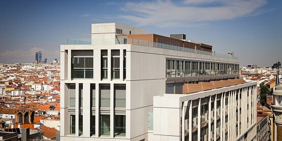 Brise-soleil orientable robuste à lames en Z  | Lamisol - produit présenté par GRIESSER